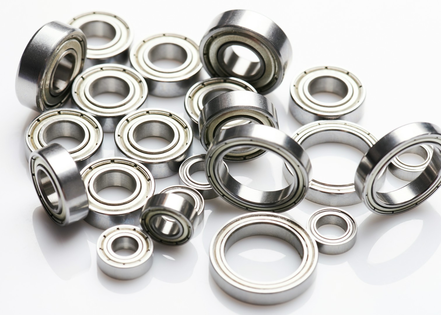 Jak zmniejszyć zużycie energii w maszynach za pomocą odpowiednich łożysk?